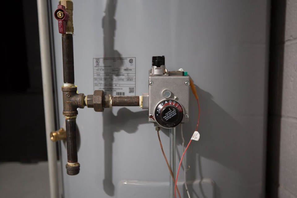 waterHeaters-WaterHeaterInstallation-Hero-960×640 Close-up of water heater